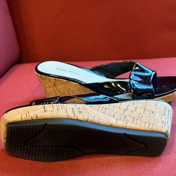 Nine West Black Patent Wedge Sandals - Size 6.5 - Pre-owned - Picture 3 of 3